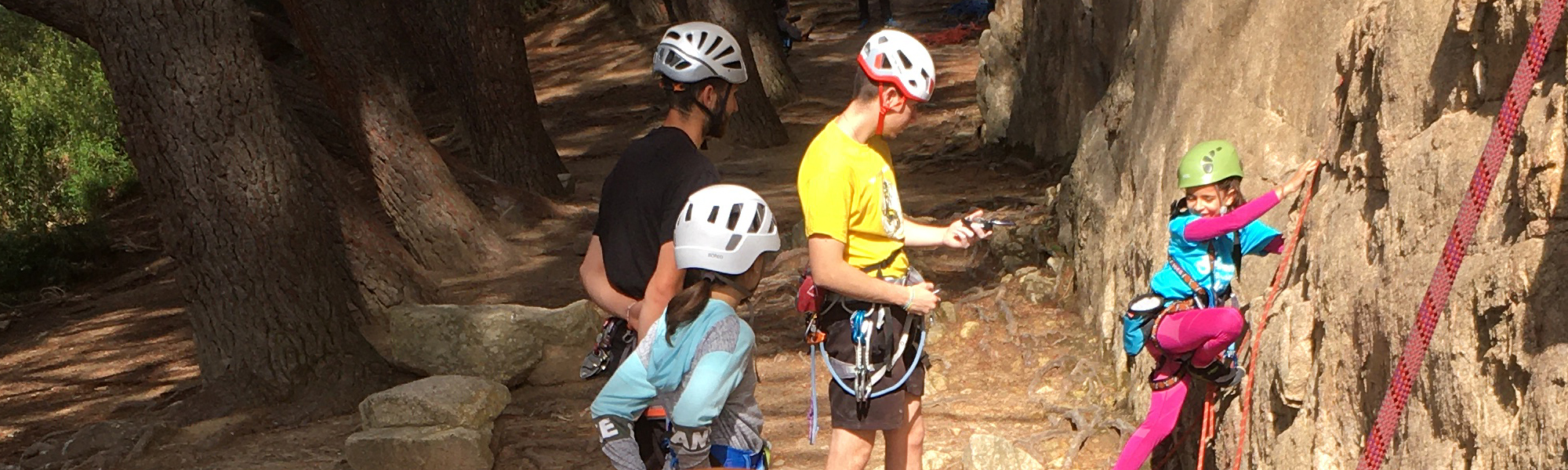 ESCALADA DEPORTIVA INICIACIÓN con NIÑOS en la PEDRIZA - PLACAS DEL CANALLA